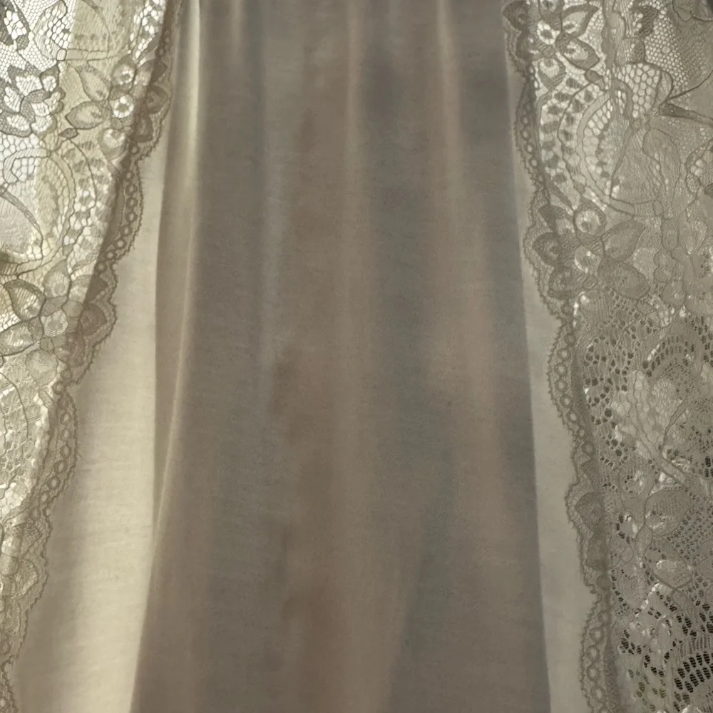 ☃️Floral Lace Sleeveless Top - Picture 4 of 4